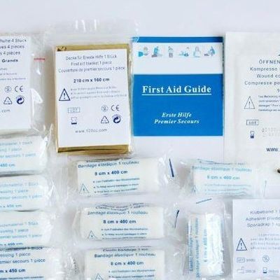 Hot Sale DIN 13164 First Aid Kit  Factory OEM Car First Aid Kit Emergency Kit Red Green First Aid Kit